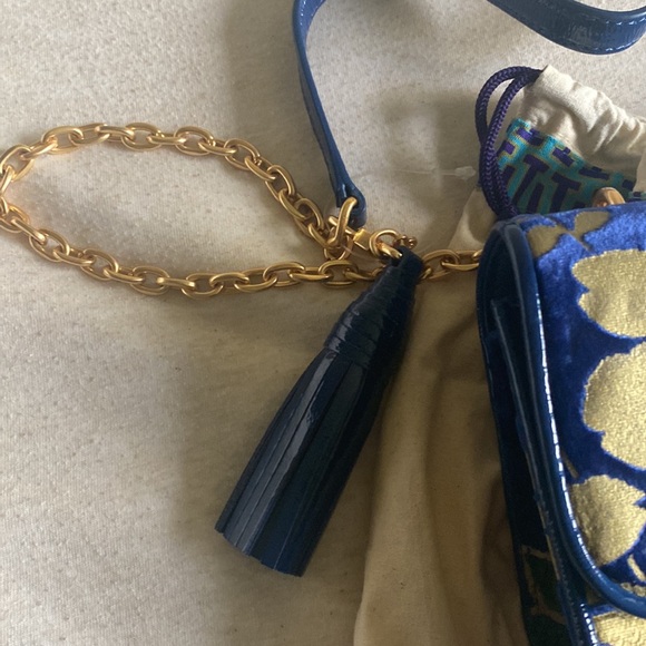 Tory Burch Velvet Cosmos Floral Small Shoulder Bag - Picture 4 of 5